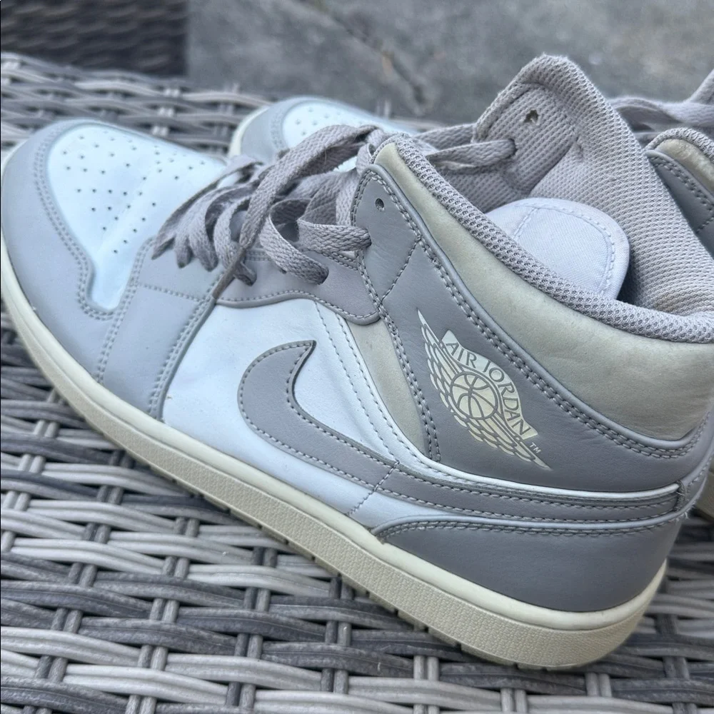 Air Jordan 1 Mid Grey White‎ 554724-082 Size 10.5